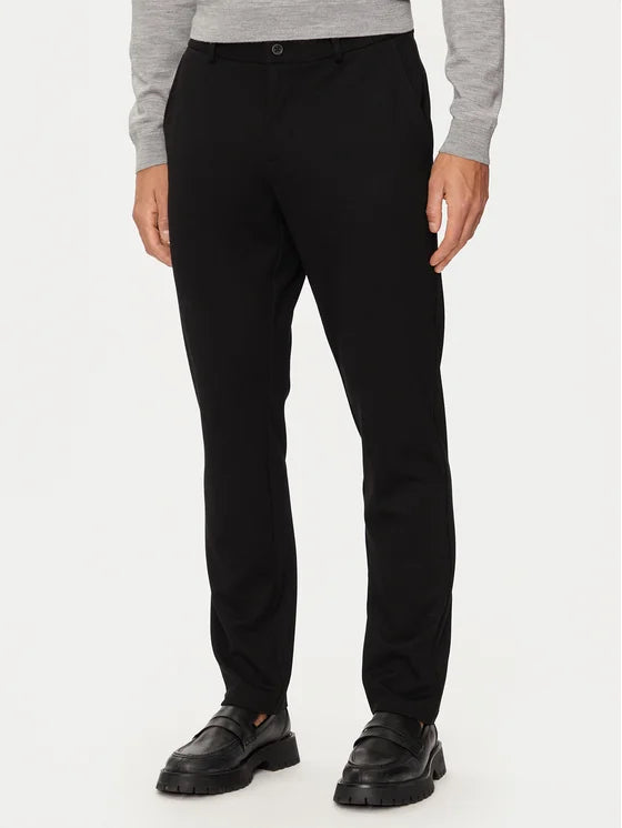 GUESS CHINO MYRON SCHWARZ M4BB01